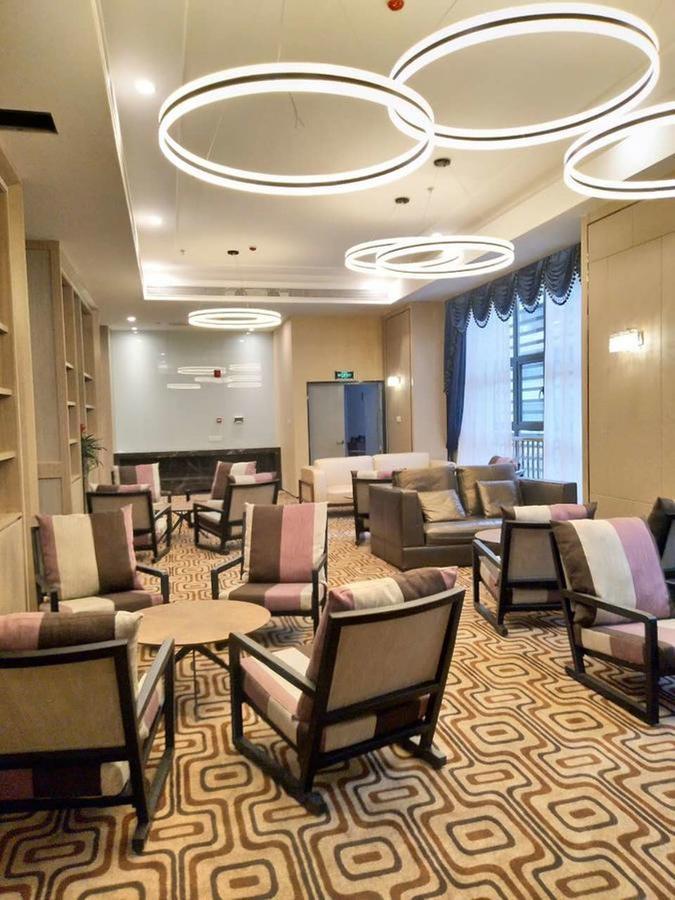 Home Plus Suite Hotel And Apartment Wuhan Eksteriør bilde