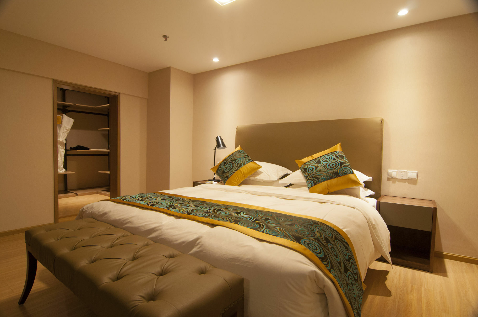 Home Plus Suite Hotel And Apartment Wuhan Eksteriør bilde