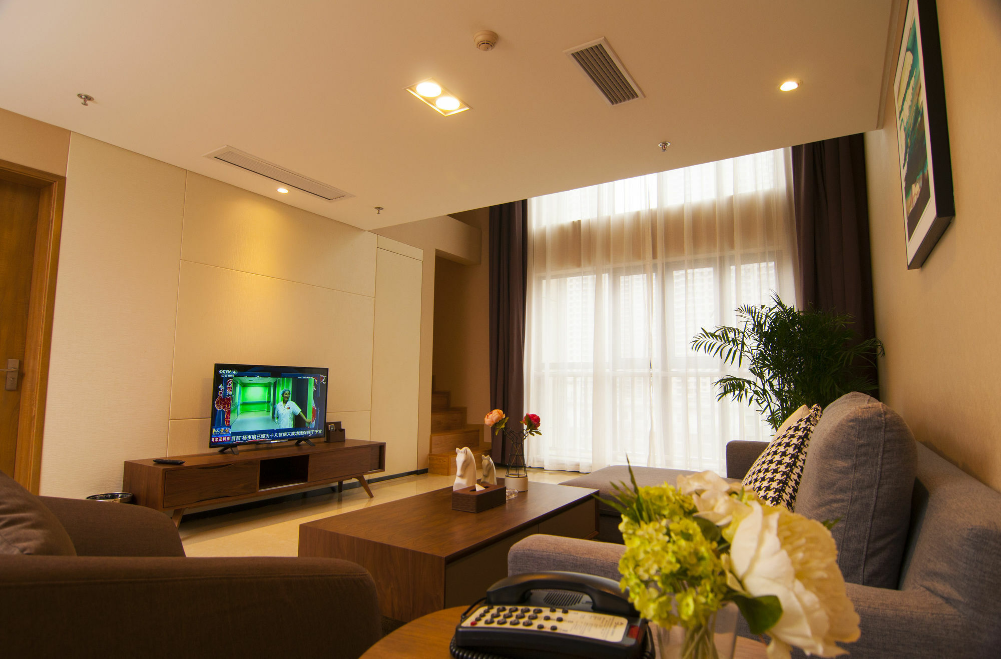 Home Plus Suite Hotel And Apartment Wuhan Eksteriør bilde